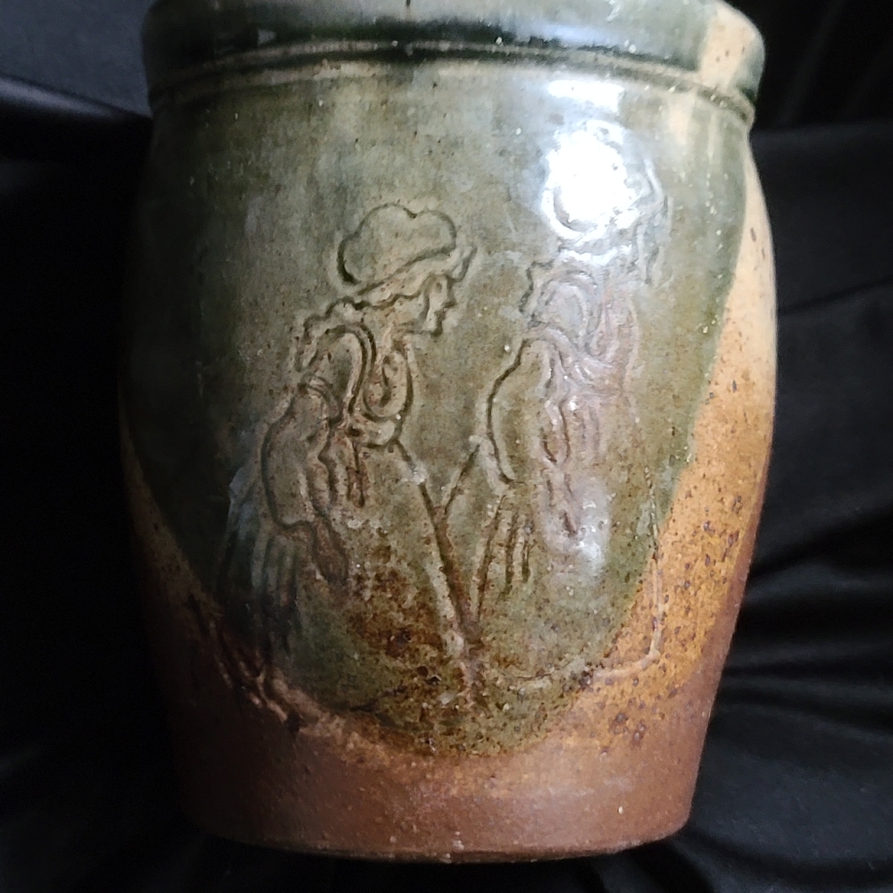 Navajo pottery crock handmade embossed brown and tan 6in diameter 8 in tall